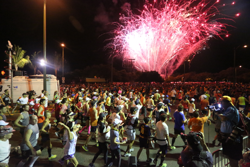 تیتوس اکیرو رکورد دوره ماراتن هونولولو را لرزاند