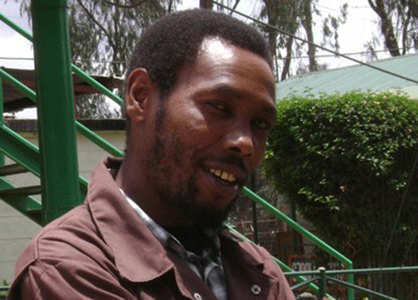  بازیگر عالی تاهیدی پیتر کینوتیا که روز شنبه ، 30 نوامبر در یک تصادف درگیر شد. 