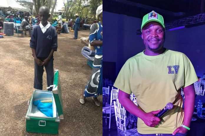  Jalang'o "title =" Jalang'o "/> </div>
<p> کنیا کشوری از ذهن جوان درخشان است که برای تحصیل گرسنه هستند. هر سال ، نتایج KCPE و KCSE اعلام می شود ، و در حالی که بسیاری از دانش آموزان با پرواز می گذرانند. فقط چند رنگ خوش شانس هستند که به مرحله بعدی ادامه دهند. کسانی که از پیش زمینه های نیازمند هستند سخت هستند که عطش خود را برای تحصیل خاموش کنند و به دلیل نداشتن شهریه مدرسه ، کارهای بد و یا بیکار بودن را انجام دهند. </p>
<p> همچنین بخوانید؛ [19659004] خوب ، سال گذشته 1،088،986 نامزد برای KCPE در سال 2019 شرکت کردند و از میان 9،770 نمره بیش از 400 امتیاز. </p>
<p> بعضی از دانش آموزان هستند که بیش از 350 مارک را پشت سر گذاشتند اما اگر کسی به نجات آنها نرسد ممکن است ستاره هایشان کم رنگ شود. و نگهبانان نمی توانند هزینه مدرسه را برای بردن آنها به مدرسه افزایش دهند و یک Levis Otieno Rabah ممکن است این سرنوشت را متحمل شود. </p>
<p> پسر جوان به همراه مادرش به Kanga High گزارش داد و یک چمدان تقریباً خالی از فلز را که شامل دو نوار بود ، گزارش کرد. صابون. </p>
<figure id=