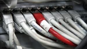 اتصالات پایدار - منبع: ShutterStock.com