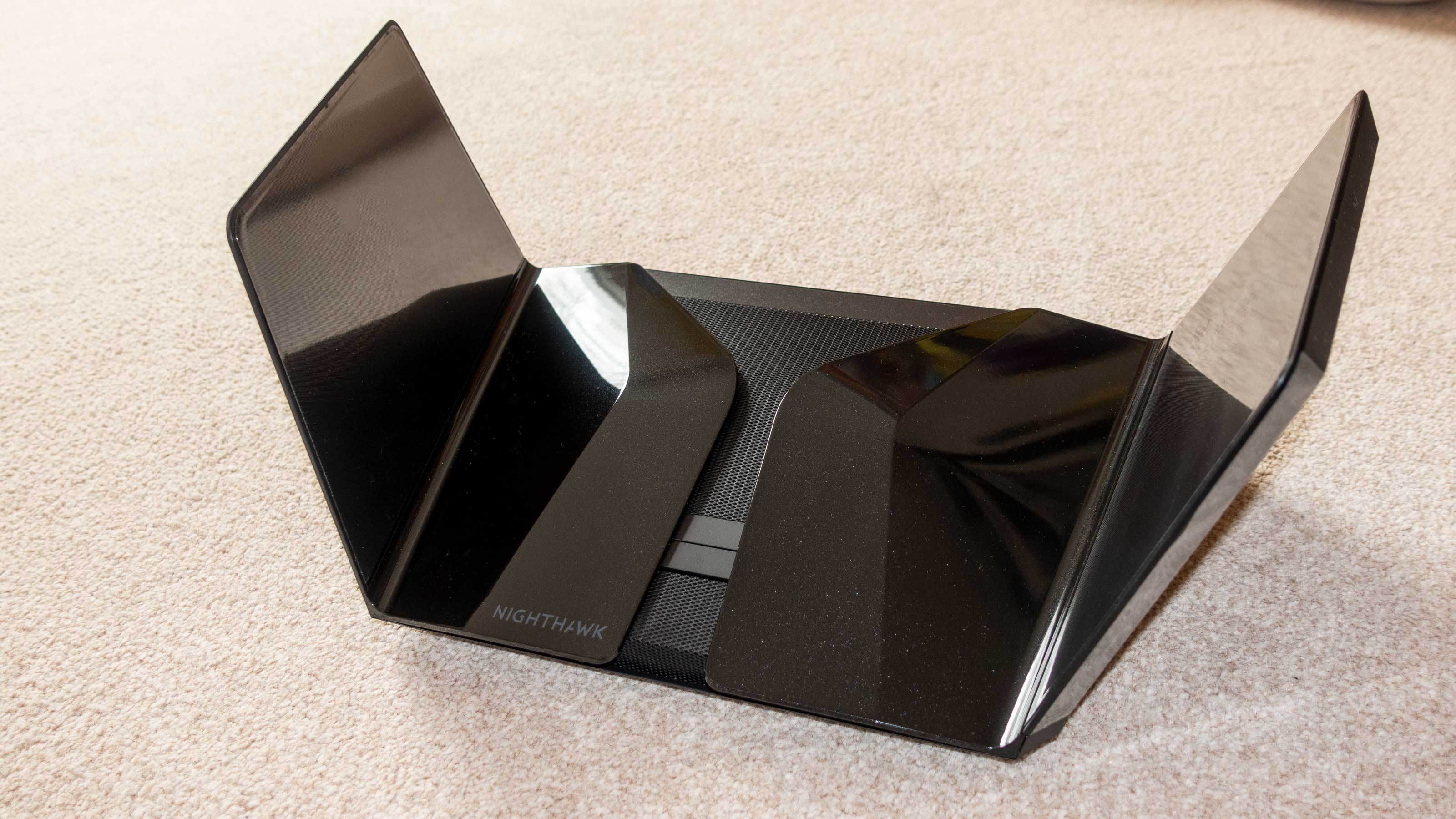 مرور روتر سه باند Netgear Nighthawk AX12: یک روتر اسب سواری نسل بعدی