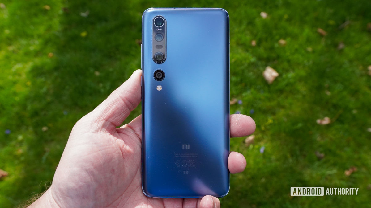  Xiaomi Mi 10 Pro با چمن 